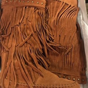 Fringe boots